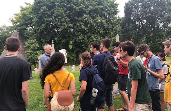 John Auwaerter at orientation in Oakwood Cemetery with E S F students